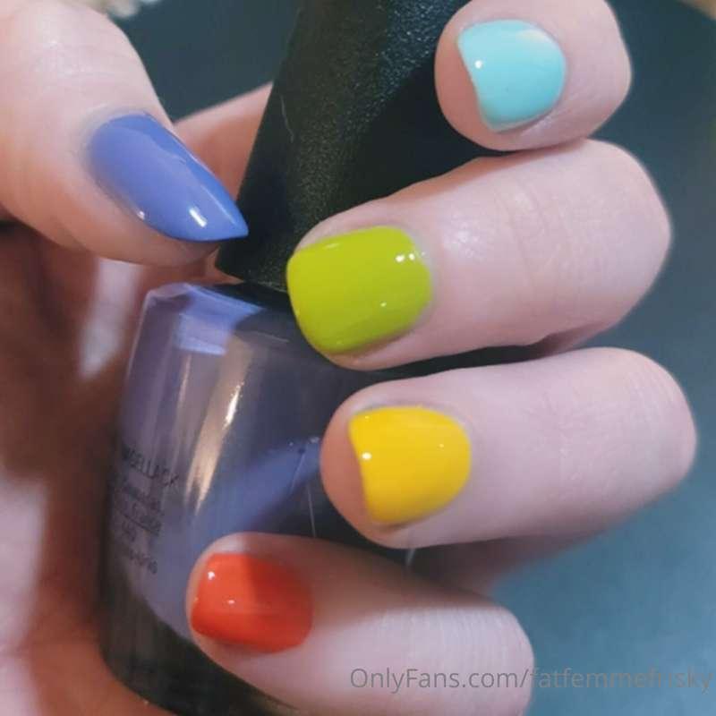 Did some little 🌈 rainbow nails last night to brighten my we..