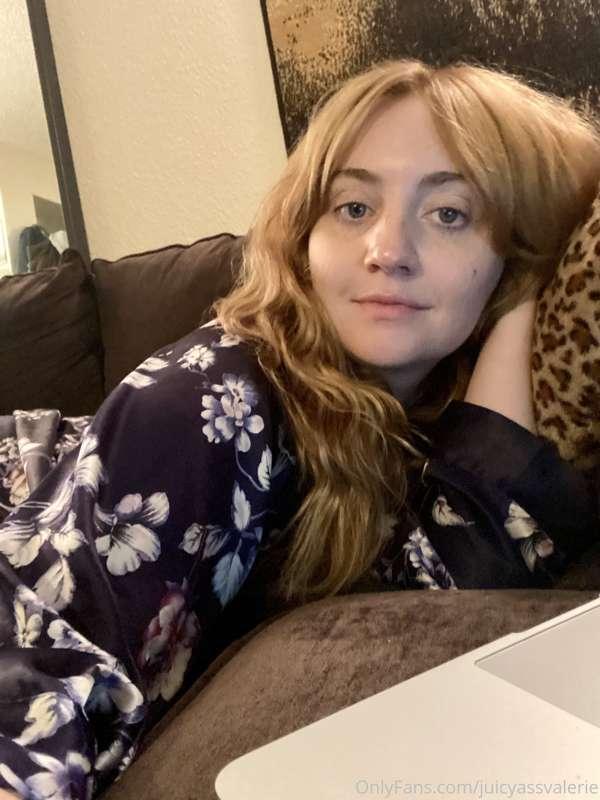 Another night of phone sex and camming on my couch! To join ..