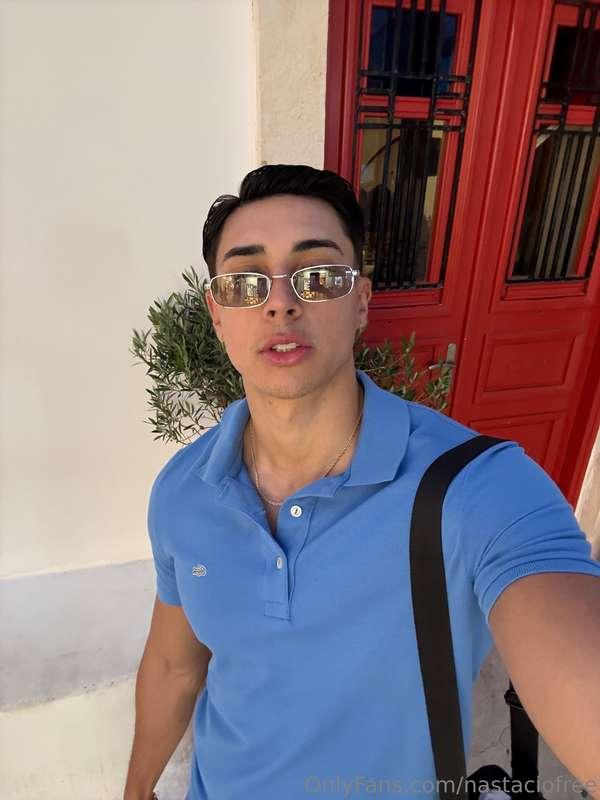 Do you like my glasses? 😏