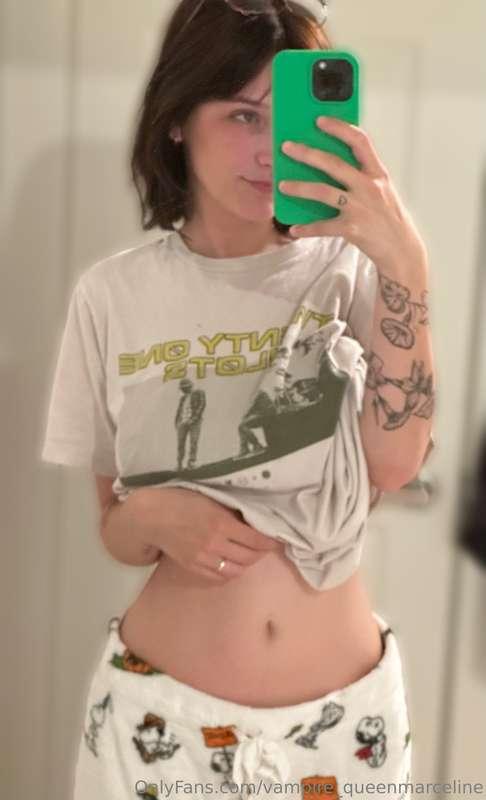 good morning 🖤 off to class for a bit today, but will be bac..