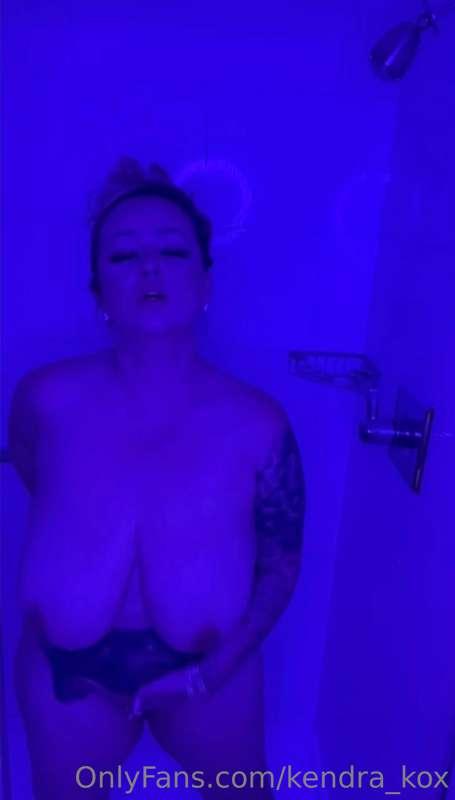 It’s shower🚿 time but I brought some special toys 🍆 to turn ..