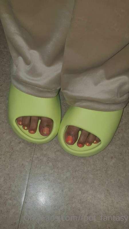 Yeezy toes 😍💰