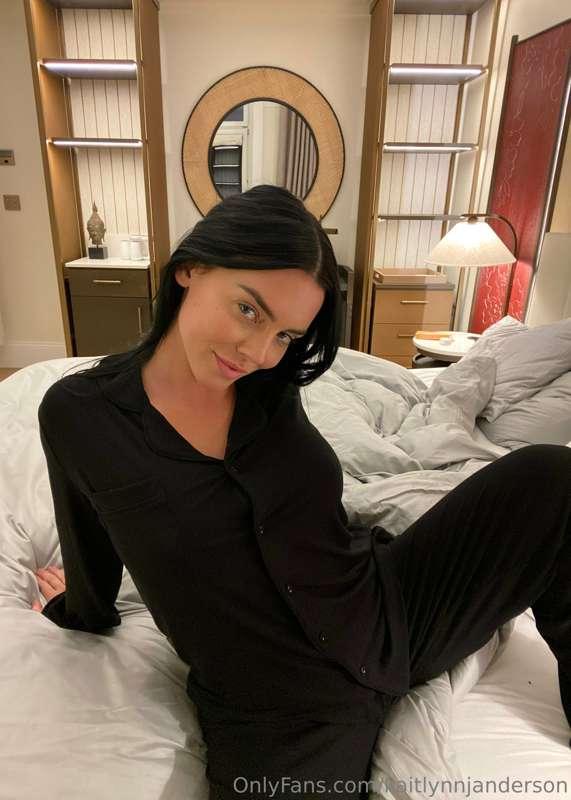 in bed where u at 🖤