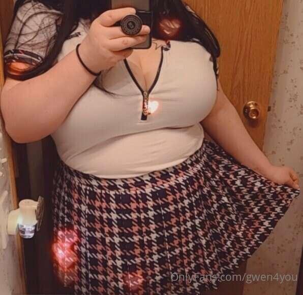 I have two outfits coming in for photo shoot next week! Whic..