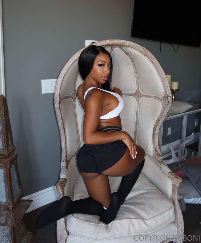 Long socks & booty shorts 🖤