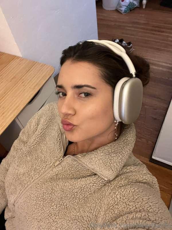 😘