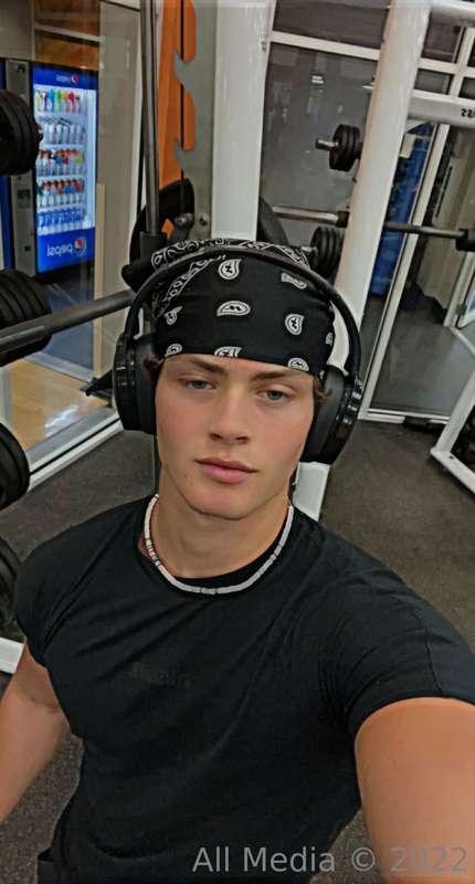 gym selfie