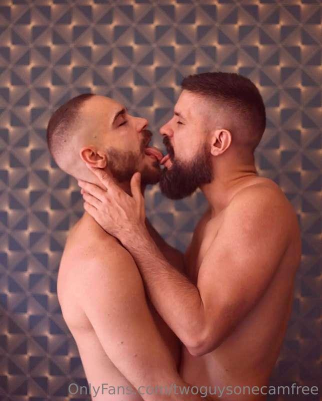 Who wants to French kiss with us? 😉🔥
Subscribe now to our pr..