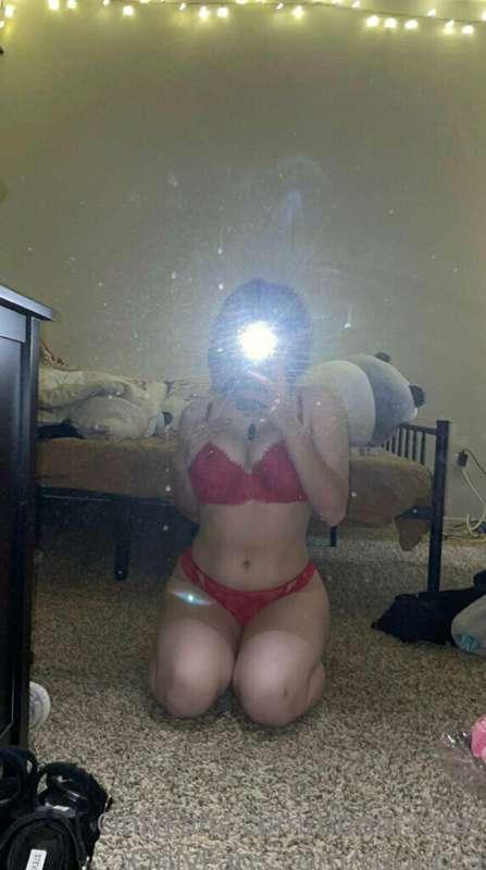 @kk0dzuk3nn is SO HOT!! They show more than I do and are so ..
