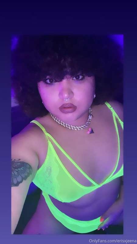 Neon body pictures for now! 🥰 I have some ass+feet pics , a ..