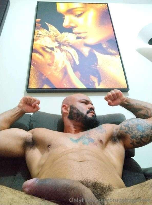 @jeffcarvalho 👈Hello everyone ✌️I'm a hairy, versatile and s..
