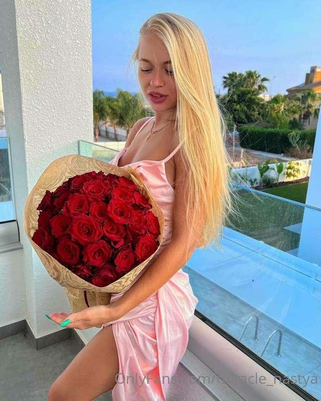 I love flowers)
I'm giving you a bouquet of roses