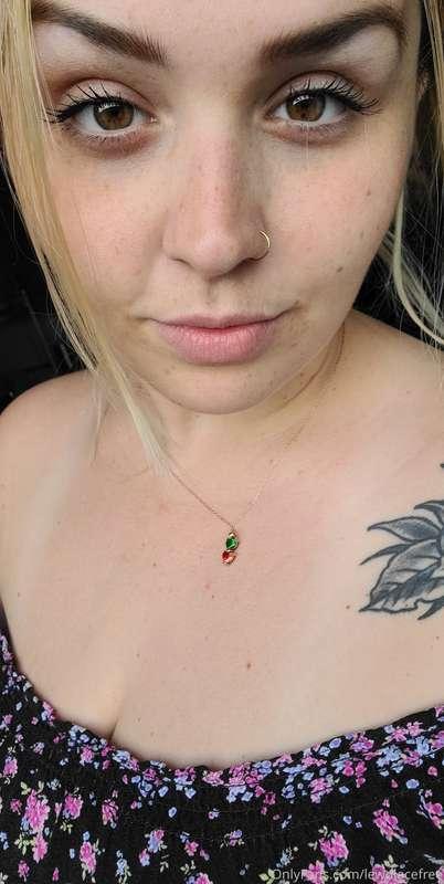 Going Live Over on Trovo w/some Sims4! Come Hangout 😘💚💨 . . ..