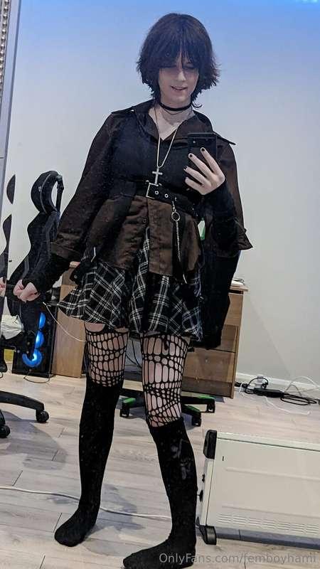 UwU goth mommy at your service~~