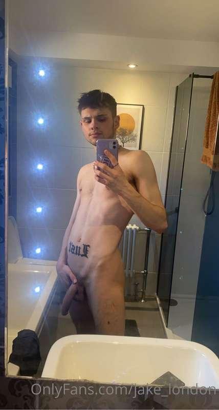 morning boys 😘
who wants a taste of my cock then?🍆💦