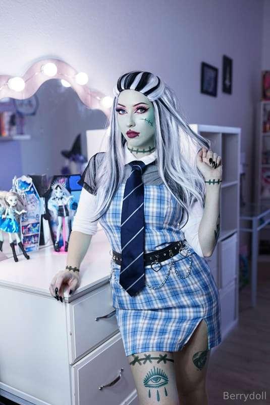 She’s alive!!!⚡️You know what happens when I wear a hot cosp..