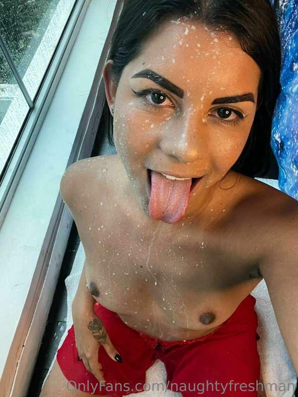tongue out, to catch all of your mess🥵🍒