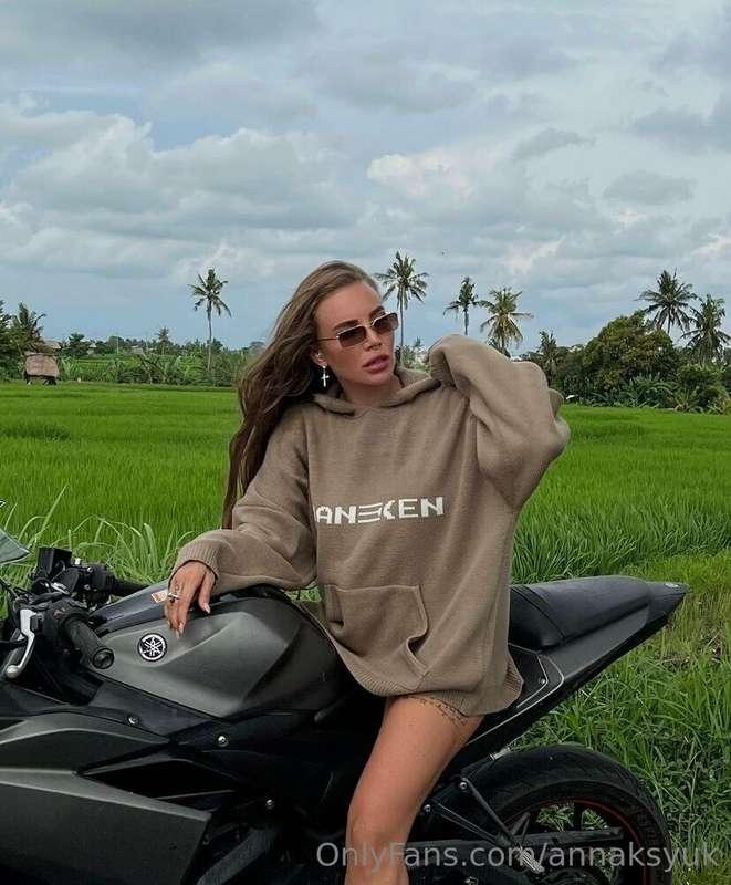 ❤️A lover of roads, a lover of travel❤️ 𝐃𝐨 𝐲𝐨𝐮 𝐤𝐧𝐨𝐰 𝐡𝐨𝐰 𝐭𝐨 𝐫..