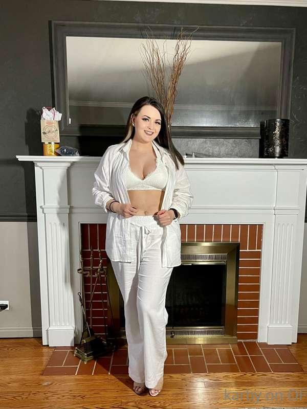 🫧 all white everything? What a twist! 🫧

Large strip tease s..