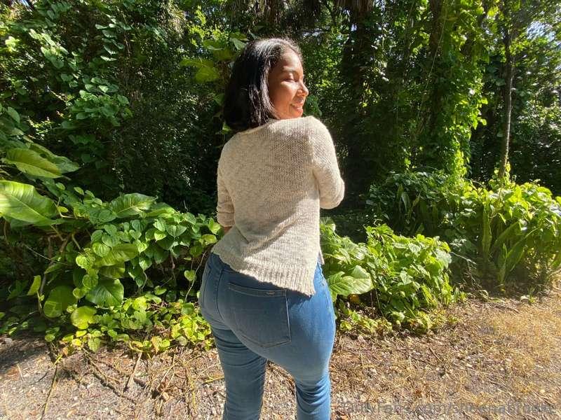 Jeans yay or nay? 🍑🍑