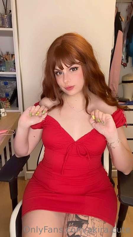 i looooove red dresss 😍