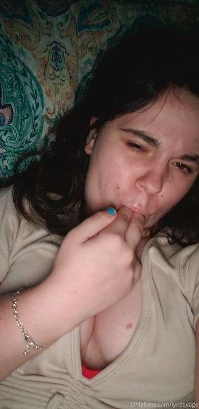 Was feeling horny mmm lick fingers after being in my pussy 😋