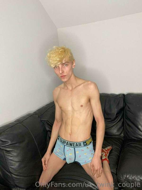 uk_twink_couple image #0