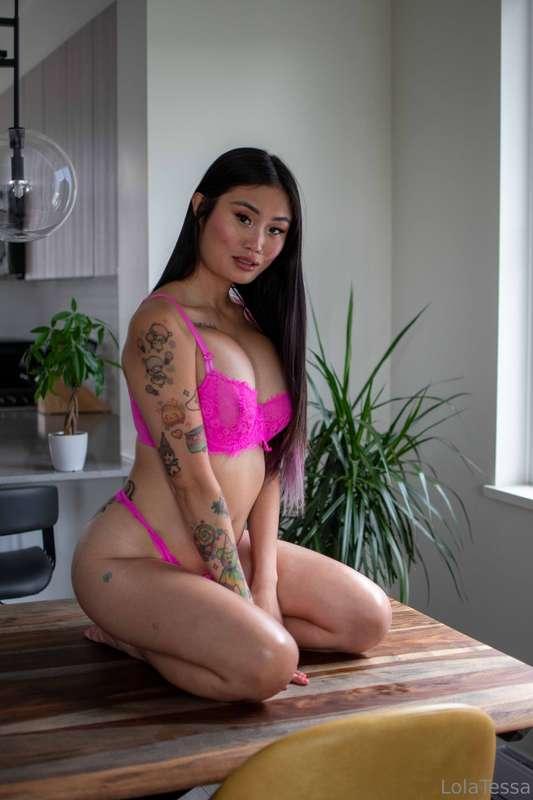 Baby, head on over to my other page @asianlolatessa and unlo..