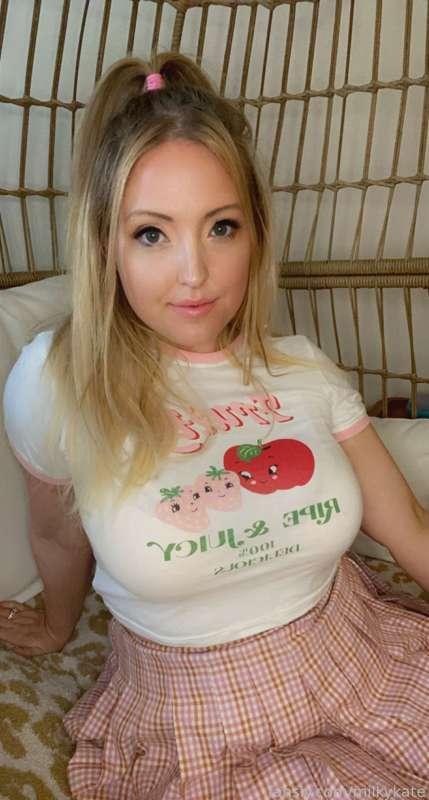 Brand new 16 minute video in my cute little mini skirt and cropped tee playing with my glass toy, getting my pussy soaking wet and cumming hard for you