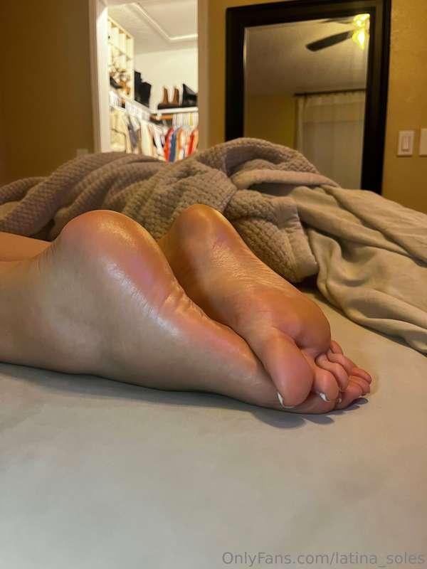 Sleepy soles 😈