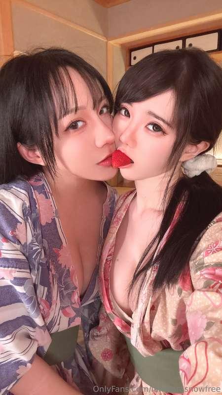 @Chihiro_chang & @iamdorasnow First Officially See Sakura & ..