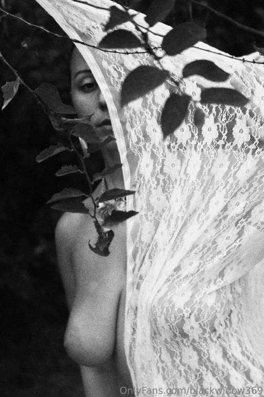 Feminine beauty is meant to be appreciated not oppressed 🪞✨