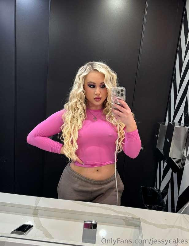 Can I be you gym distraction 👀👀