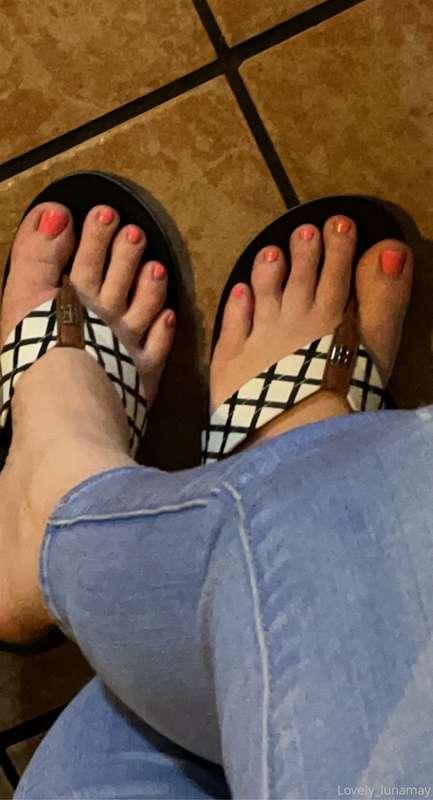 Anyone want to pay for my new pedicure? You not only will ge..