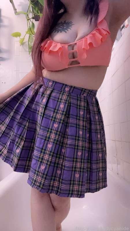 Do you like my new outfit? 👑 #fyp #buttslut #curvy #bigboobs #naturaltits #chubby #longhair #goodgirl #tease #tits #schoolgirl #skirt #pink 