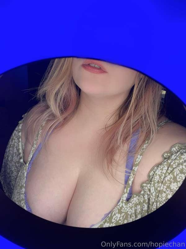 POV: You peek in a hole and this is what you see 👀💦