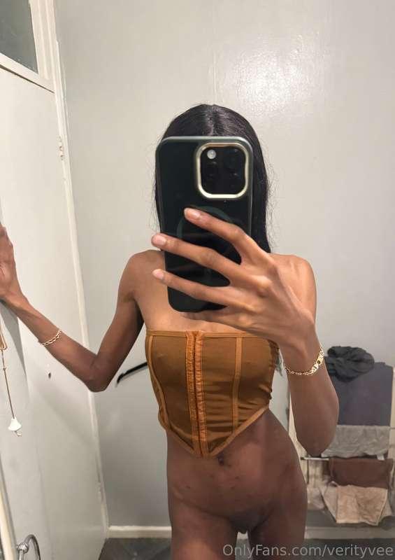 More of me in my favourite brown set😍🤎 Hate wearing underwea..