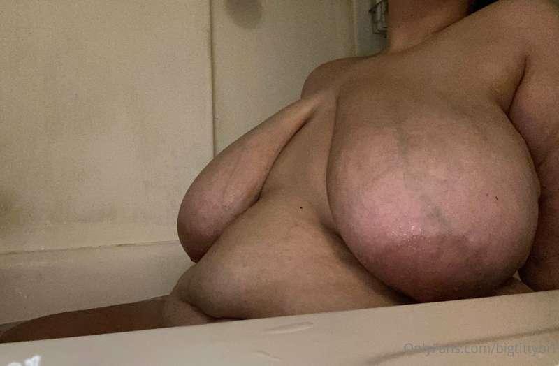 bigtittybi1 image #2