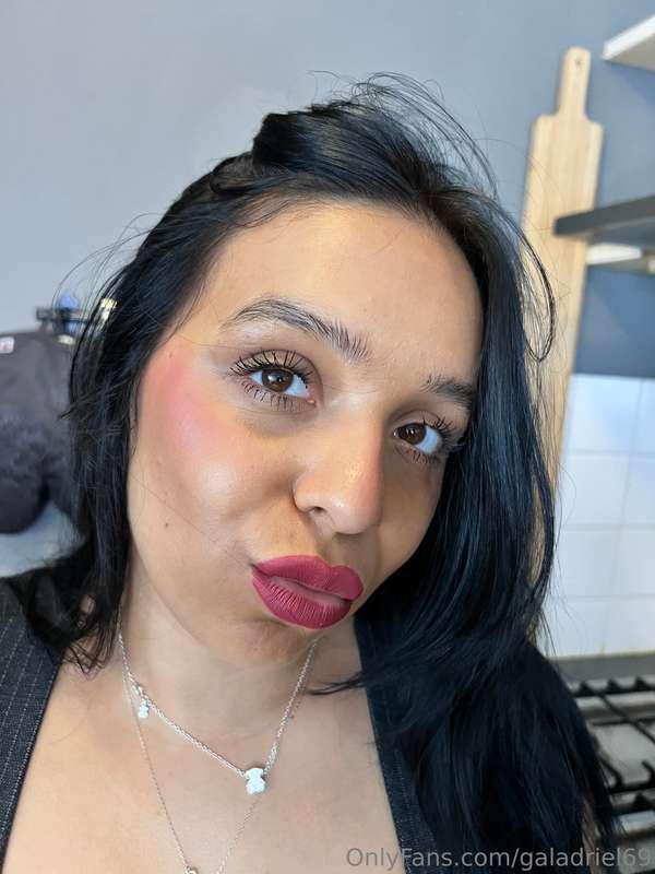 can you give me a kiss? 💋💋