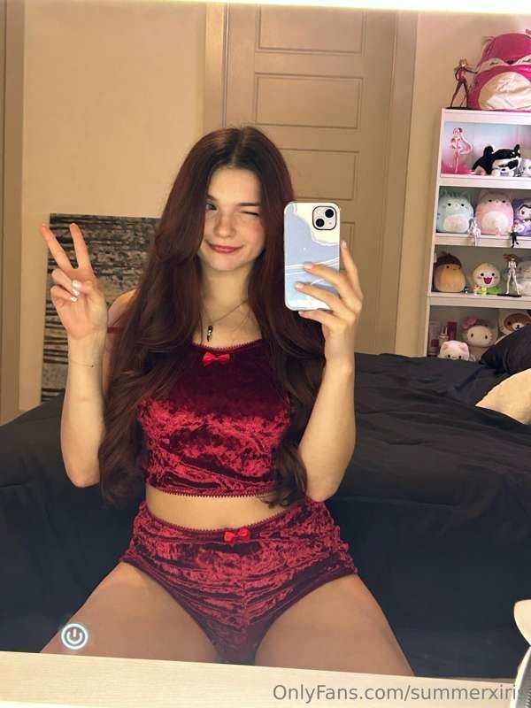 thinking about having a cozy night in with some Netflix (づ_ど..