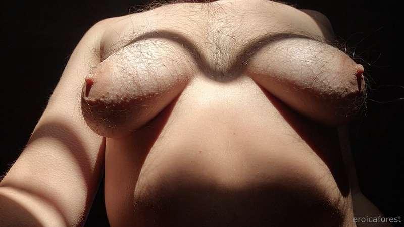 The most suckable nipples ever 😏🤤🔥