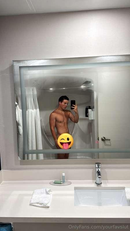 Ik you wanna see him... ;)🍆 DM meeee 😈
