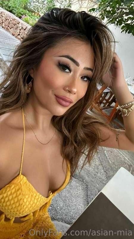 look into my eyes and you'll see paradise🤭 how's your monday..