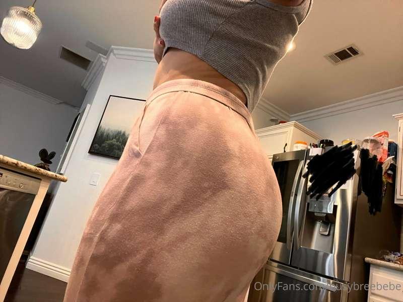 About to clean my house 😘😘😘 
Milf duties per usual 🍑🫶🏼