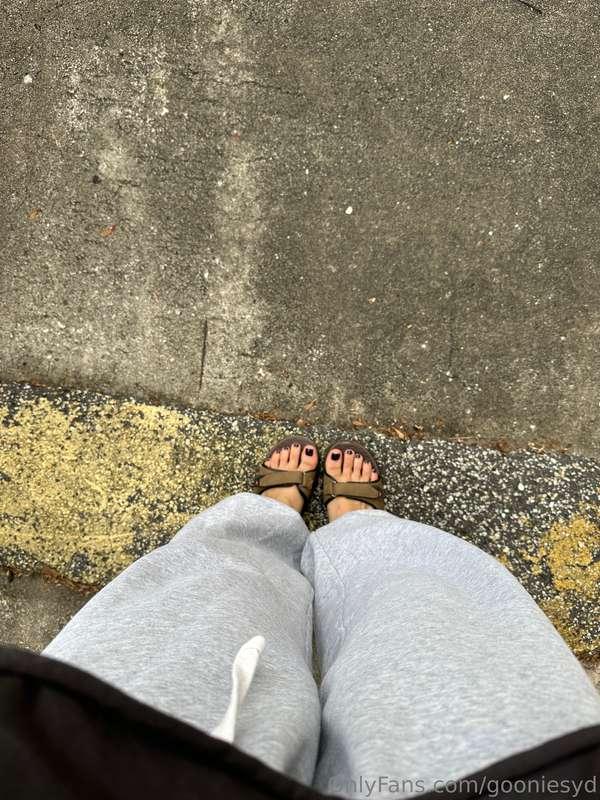 post pedi, on the move 🫨