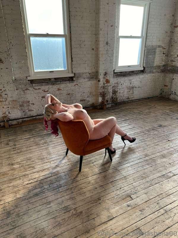 Happy Sunday my OF fans!!
BTS from my recent shoot! Check my..