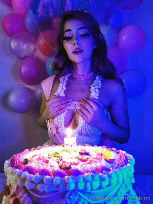 Yeey 4 day until my birthday live! ❤️ ❤️ ❤️