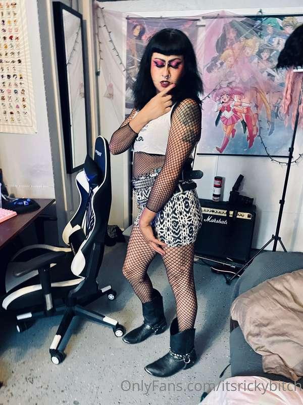 Take me out of my clothes and fuck me or keep me in em while..