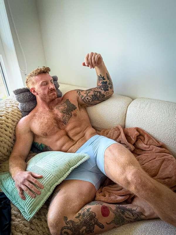 Come take your face as close to my dick as the pillow LOL