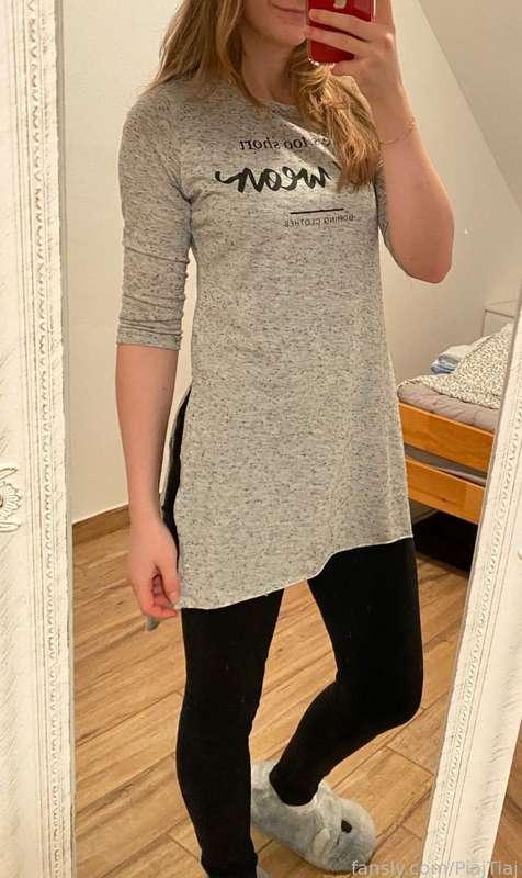 Sneak peak what I wear while going to scool 🙈

#fyp #petite #boobs #sneakpeak 